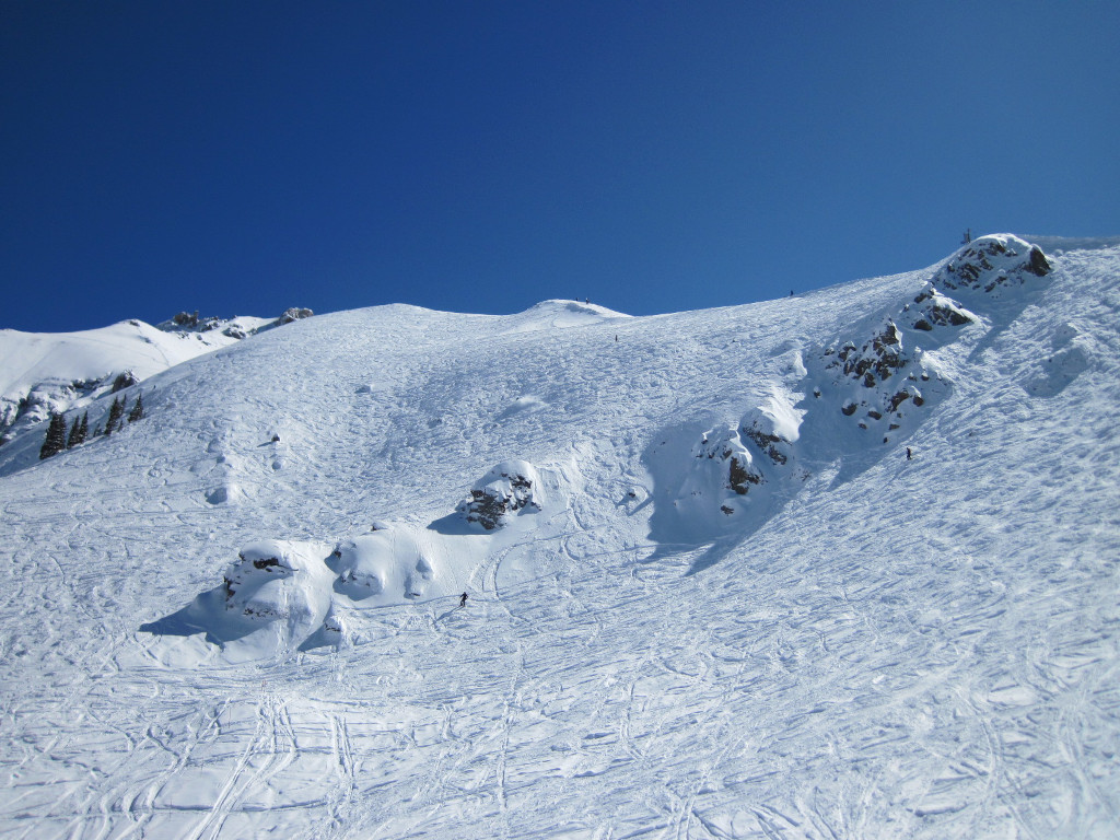 Black Iron Bowl Westlake trail and Lakeview trail and cliffs with powder snow tracks