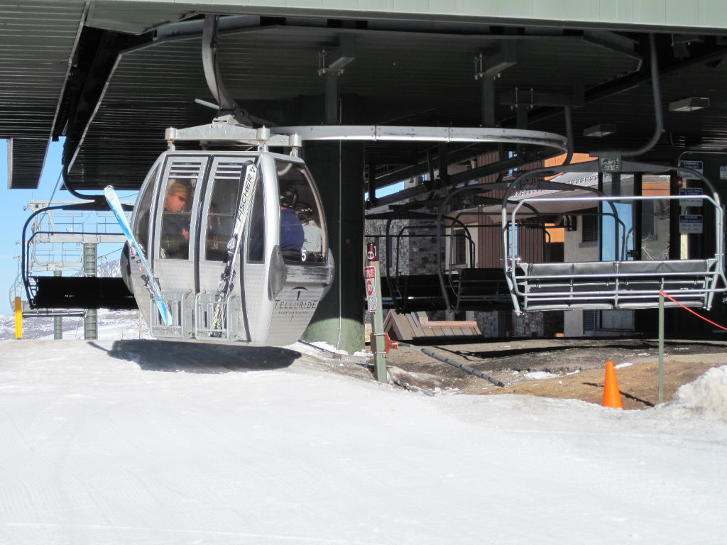 Telluride Chondola 4-person gondola running during the winter