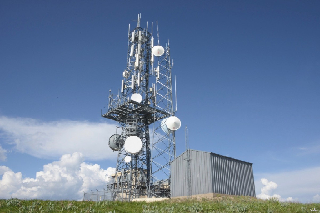 Wolf Creek Pass antennas and telemetry equipment near Lobo Overlook
